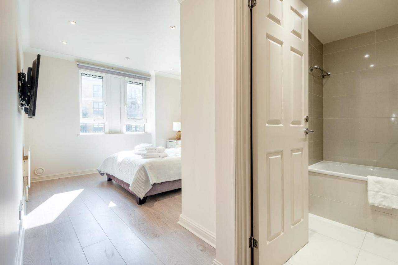 Stunning 3-bedroom In The Heart Of With Parking-hosted By Sweetstay Appartamento