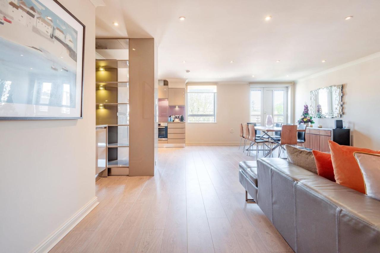 Stunning 3-bedroom In The Heart Of With Parking-hosted By Sweetstay Appartamento